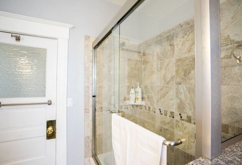 The Colorado Clubhouse In Capitol Hill