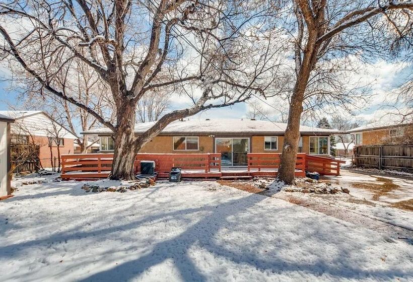 The Meadowlark Manor Spacious Backyard & Hot Tub