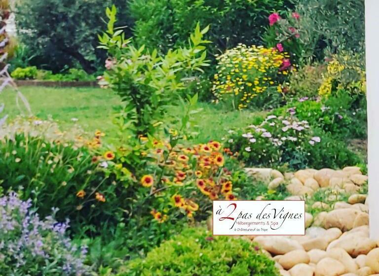 A 2 Pas Des Vignes, Hébergements Et Spa, Maison Numéro 11 à Châteauneuf Du Pape