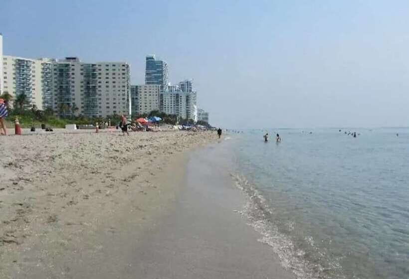 Beautiful Property In Hallandale Beach!!!