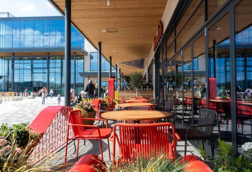 Chestnut Court 2 Bed Apartment Free Parking Wiifi Smart Tv