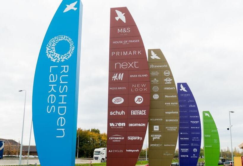 Chestnut Court 2 Bed Apartment Free Parking Wiifi Smart Tv