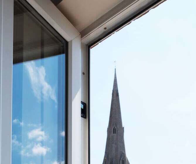 Chestnut Court 2 Bed Apartment Free Parking Wiifi Smart Tv