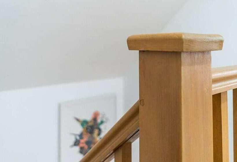 Chestnut Court 2 Bed Apartment Free Parking Wiifi Smart Tv