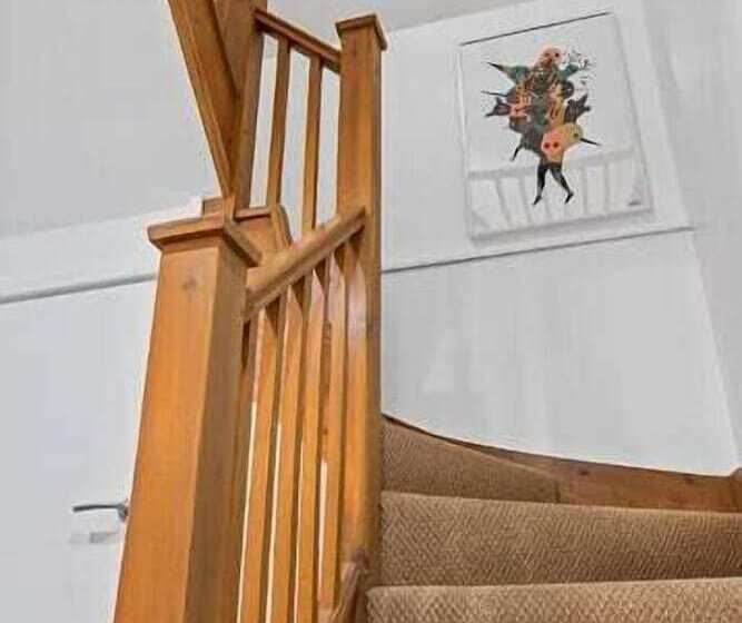 Chestnut Court 2 Bed Apartment Free Parking Wiifi Smart Tv