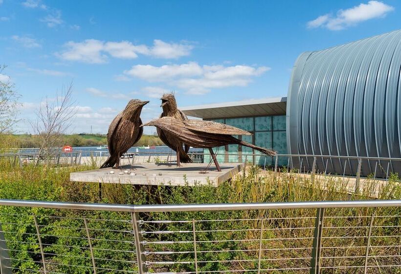 Chestnut Court 2 Bed Apartment Free Parking Wiifi Smart Tv