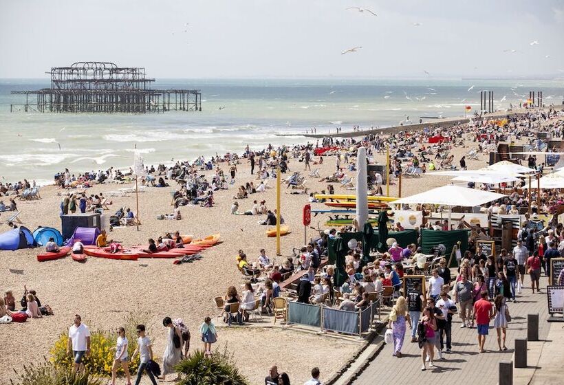 Deco Seafront | By My Getaways