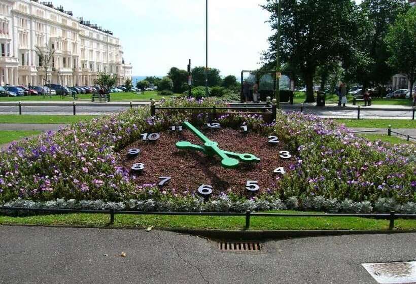 Gorgeous 2 Bedroom Apt By The Beach And Town