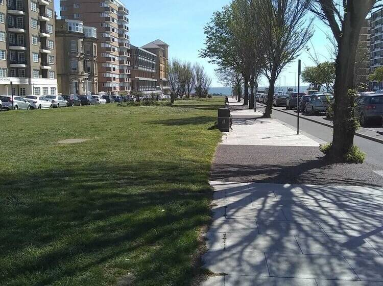 Gorgeous 2 Bedroom Apt By The Beach And Town