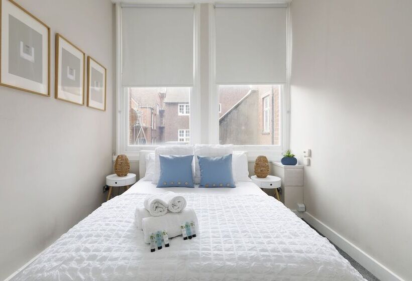 Gorgeous 2 Bedroom Apt By The Beach And Town