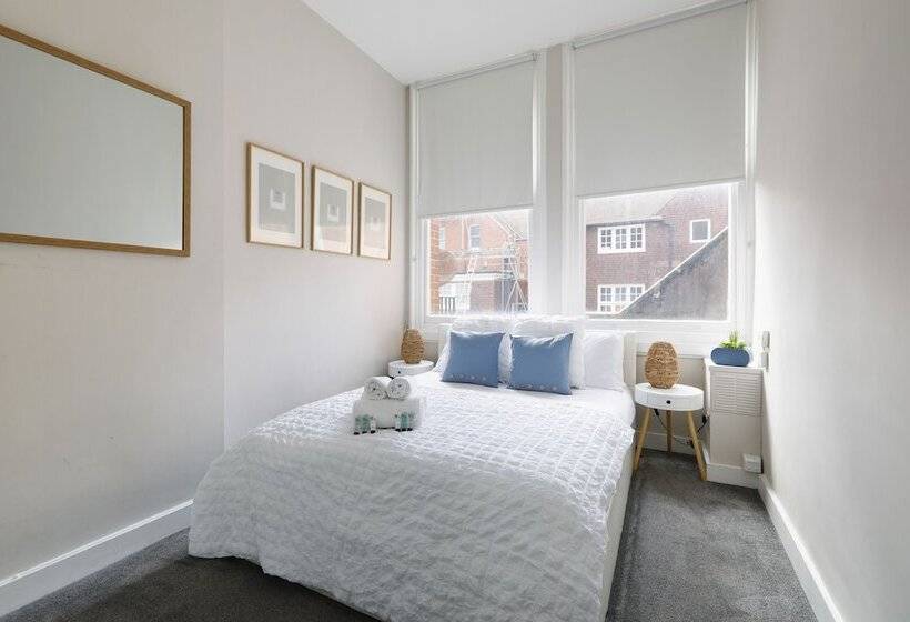 Gorgeous 2 Bedroom Apt By The Beach And Town