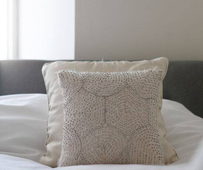 Gorgeous 2 Bedroom Apt By The Beach And Town