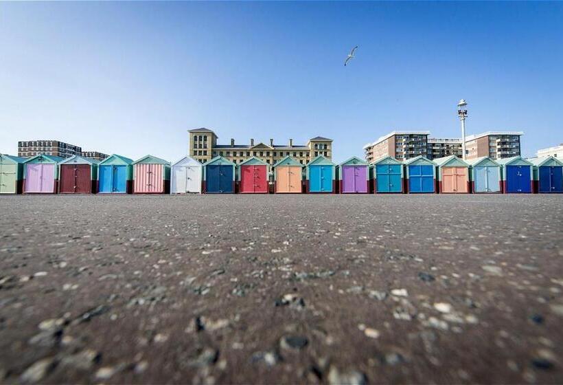 Gorgeous 2 Bedroom Apt By The Beach And Town