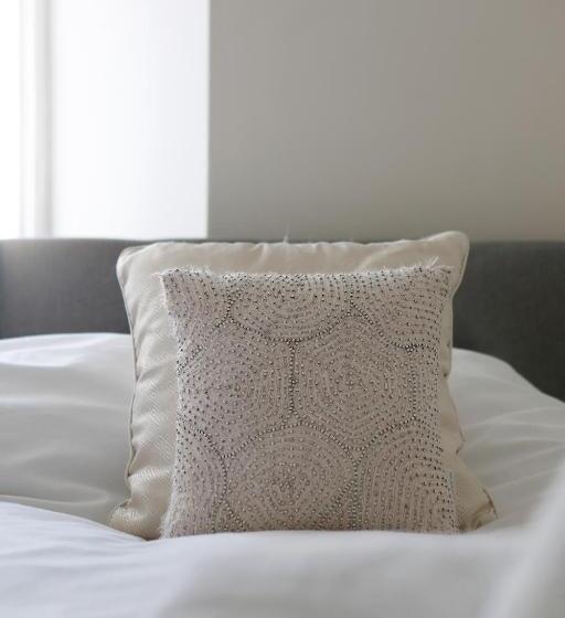 Gorgeous 2 Bedroom Apt By The Beach And Town