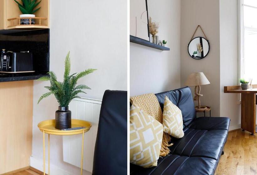 Gorgeous 2 Bedroom Apt By The Beach And Town