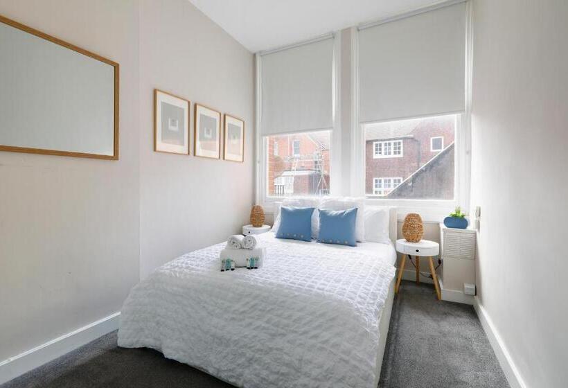 Gorgeous 2 Bedroom Apt By The Beach And Town