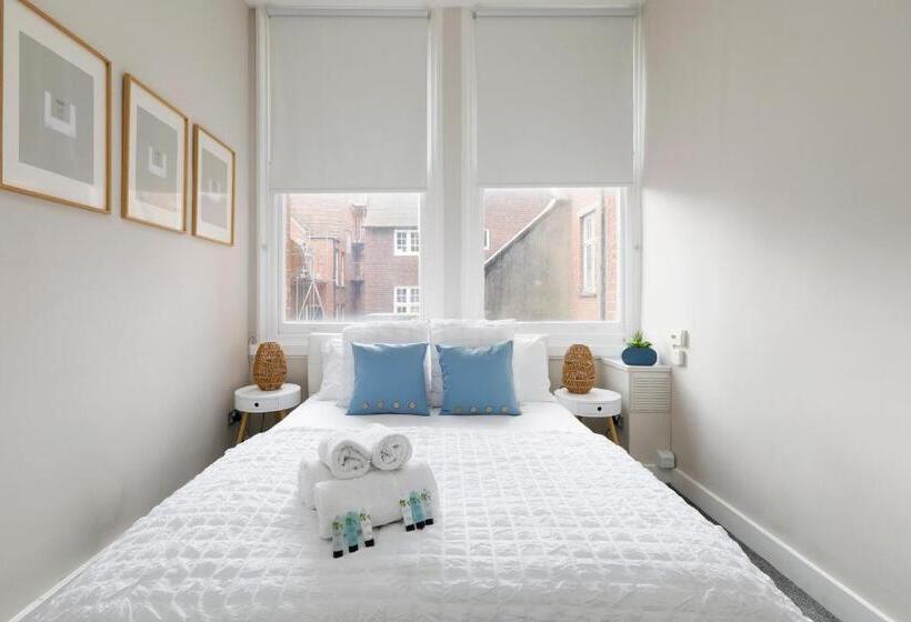 Gorgeous 2 Bedroom Apt By The Beach And Town