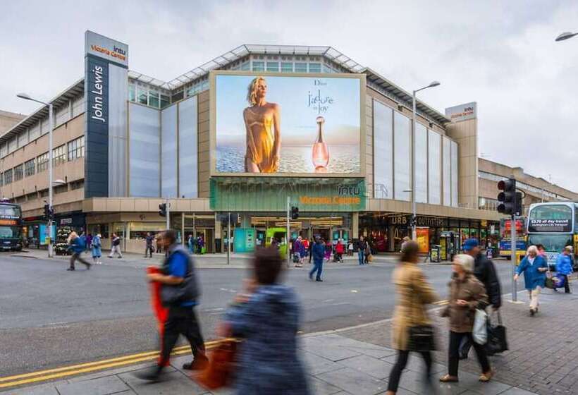 Onpoint Apartments Deluxe Apartment City Centre Ideal Location!