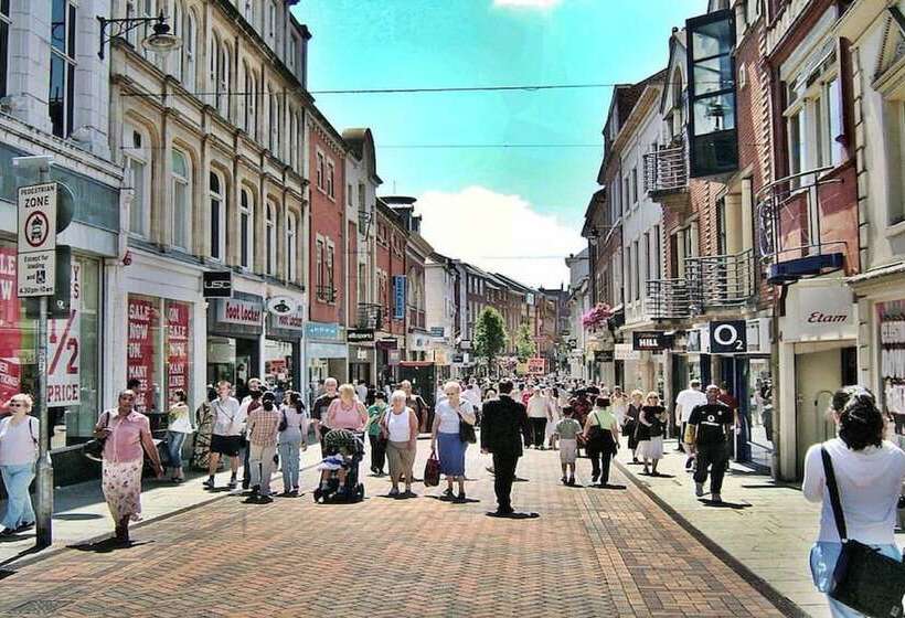 Onpoint Apartments Deluxe Apartment City Centre Ideal Location!