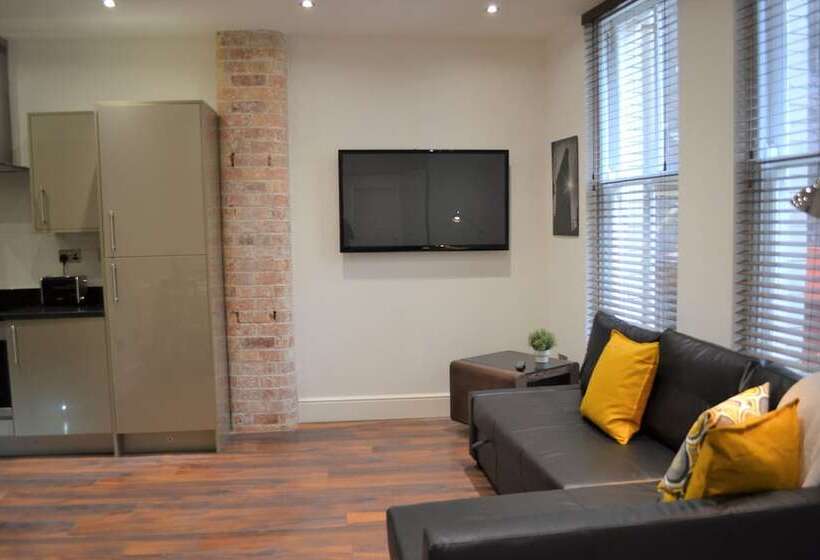 Onpoint Apartments Deluxe Apartment City Centre Ideal Location!