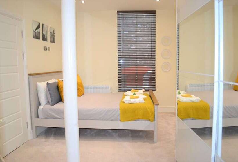Onpoint Apartments Deluxe Apartment City Centre Ideal Location!