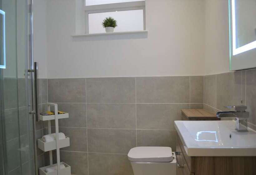 Onpoint Apartments Deluxe Apartment City Centre Ideal Location!