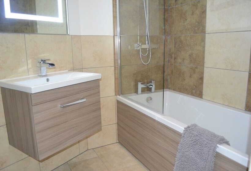 Onpoint Apartments Deluxe Apartment City Centre Ideal Location!