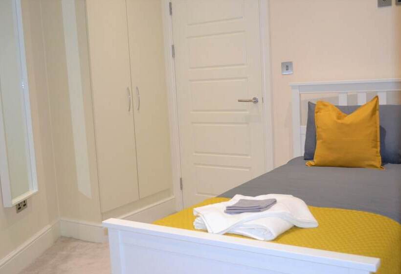 Onpoint Apartments Deluxe Apartment City Centre Ideal Location!