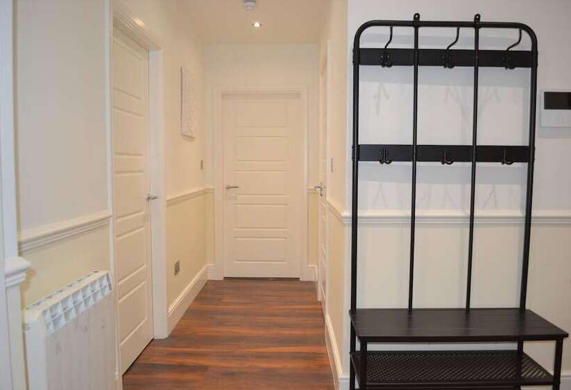 Onpoint Apartments Deluxe Apartment City Centre Ideal Location!