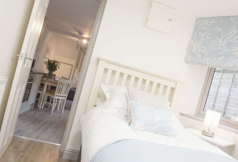 Padstow Breaks   Malt Cottage