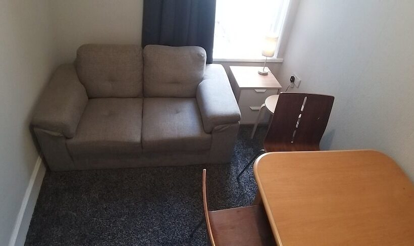 بنسيون Templemore Townhouse