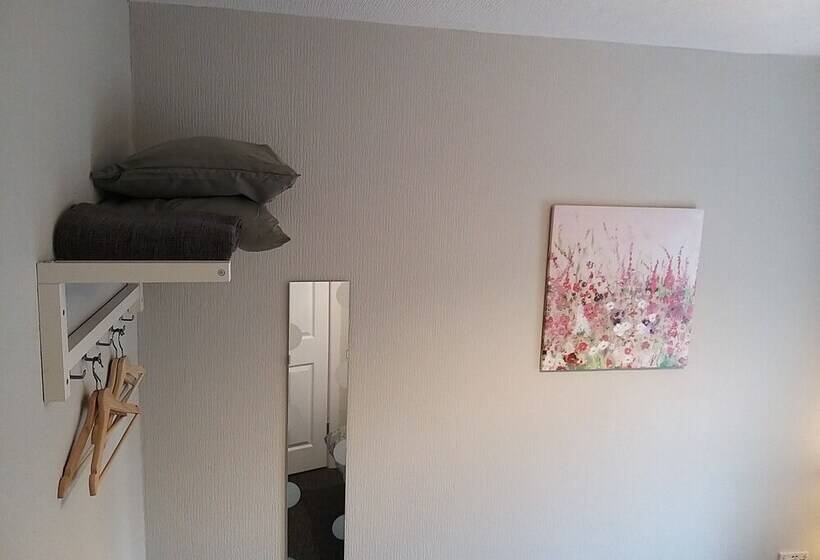 بنسيون Templemore Townhouse