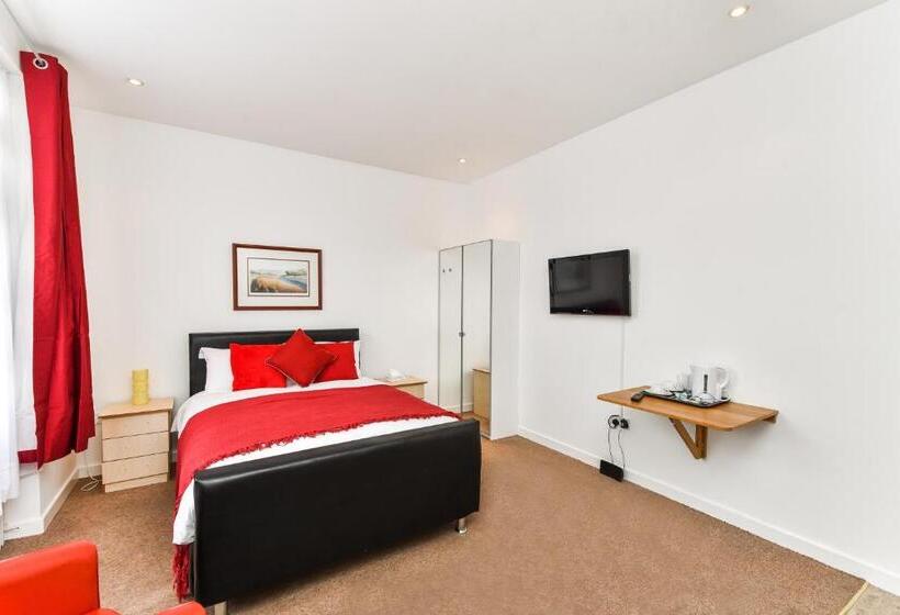 بنسيون Thames View House