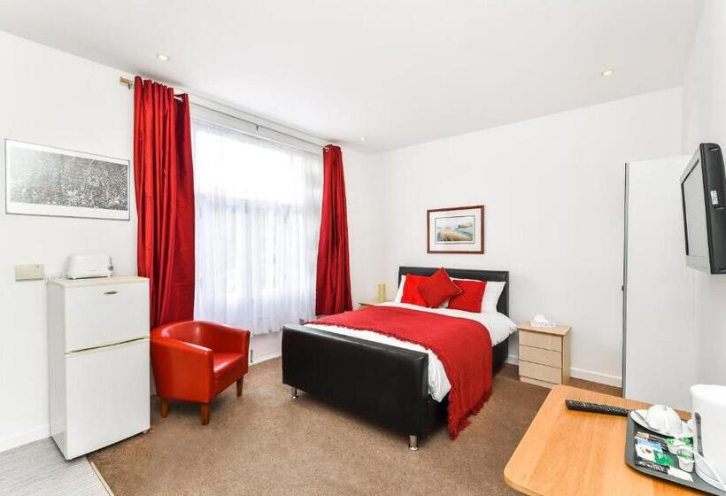 بنسيون Thames View House
