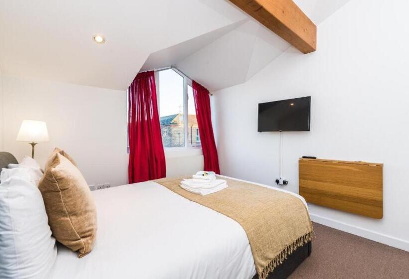 بنسيون Thames View House