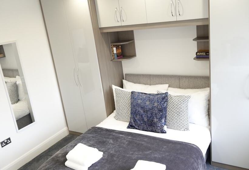 بنسيون The Hatton Rooms