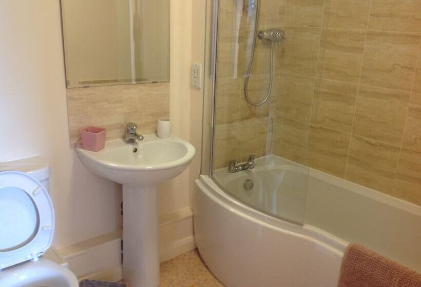 Pretty Properties Tillage Green