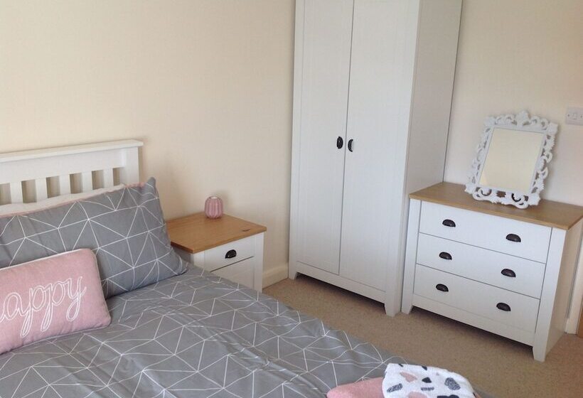 Pretty Properties Tillage Green