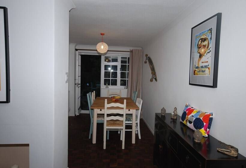 Stylish Central House Next To Castle