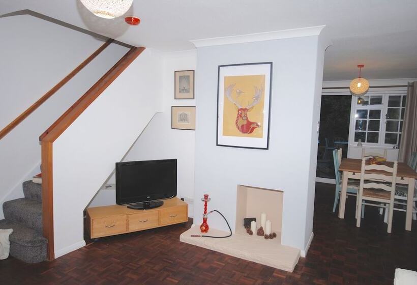 Stylish Central House Next To Castle