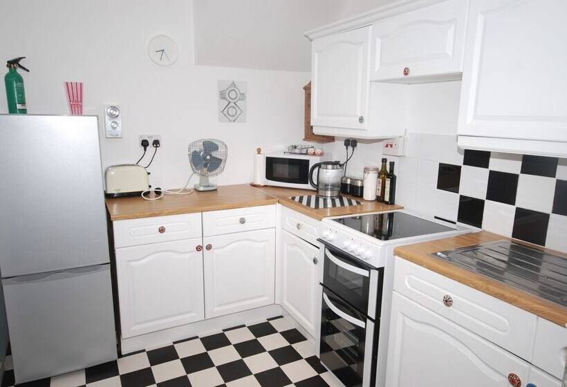 Stylish Central House Next To Castle