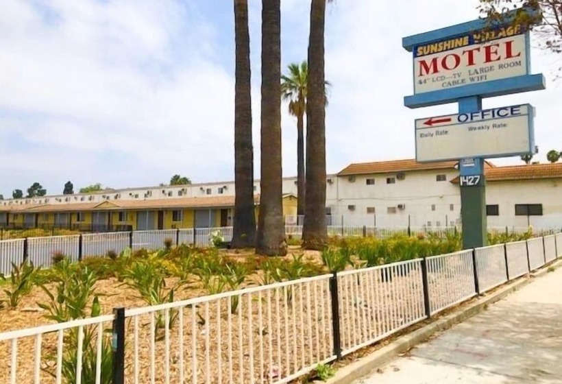 Sunshine Village Motel