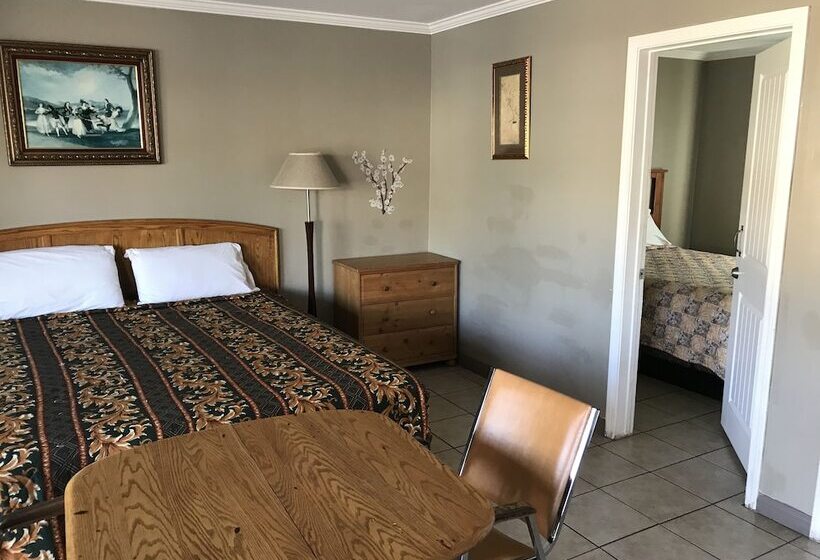 Sunshine Village Motel