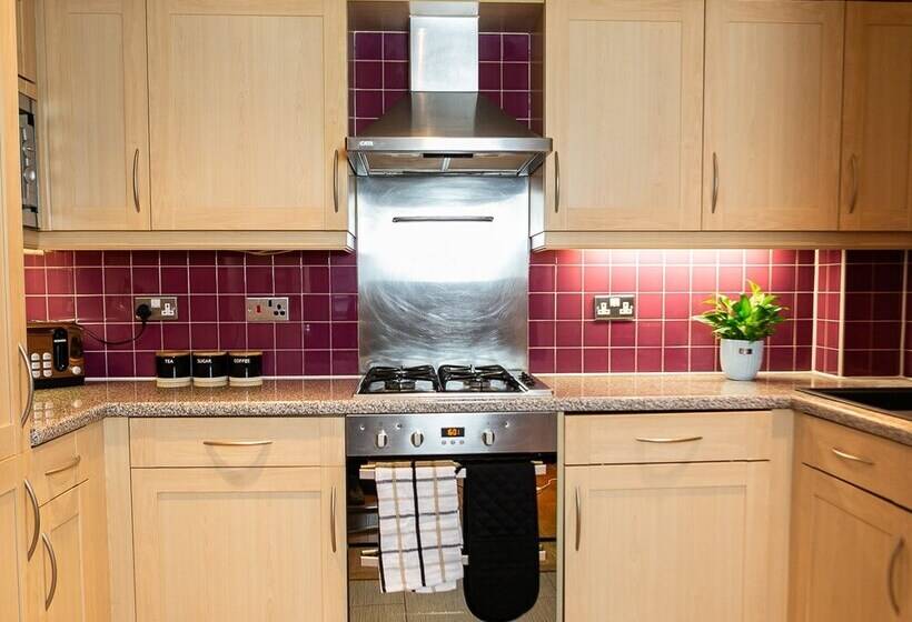 The Pinnacle By Jim Paul Apartments