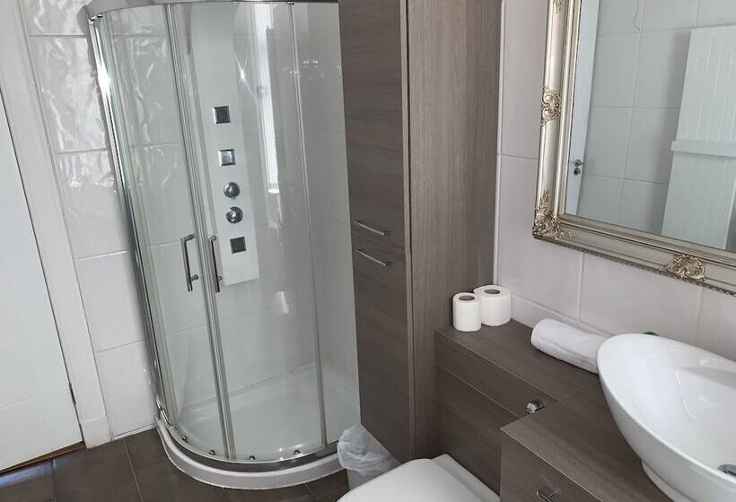 The Village Tavern Apartment