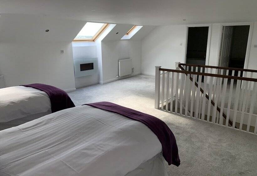 The Village Tavern Apartment