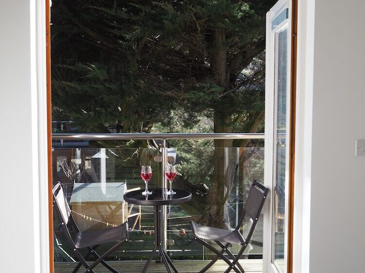 Tincroft Cottage   High End, Luxury Living Near The Beach