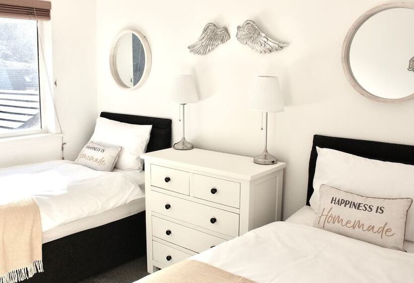 Tincroft Cottage   High End, Luxury Living Near The Beach