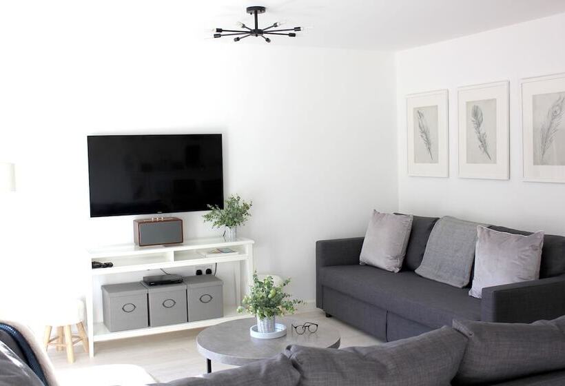 Tincroft Cottage   High End, Luxury Living Near The Beach