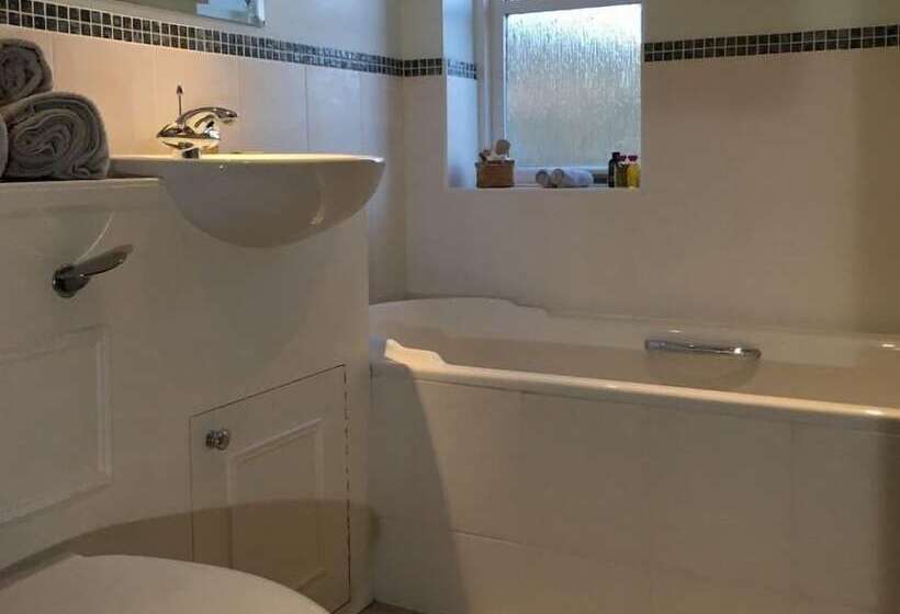 5 Charlton Mill Way B&b